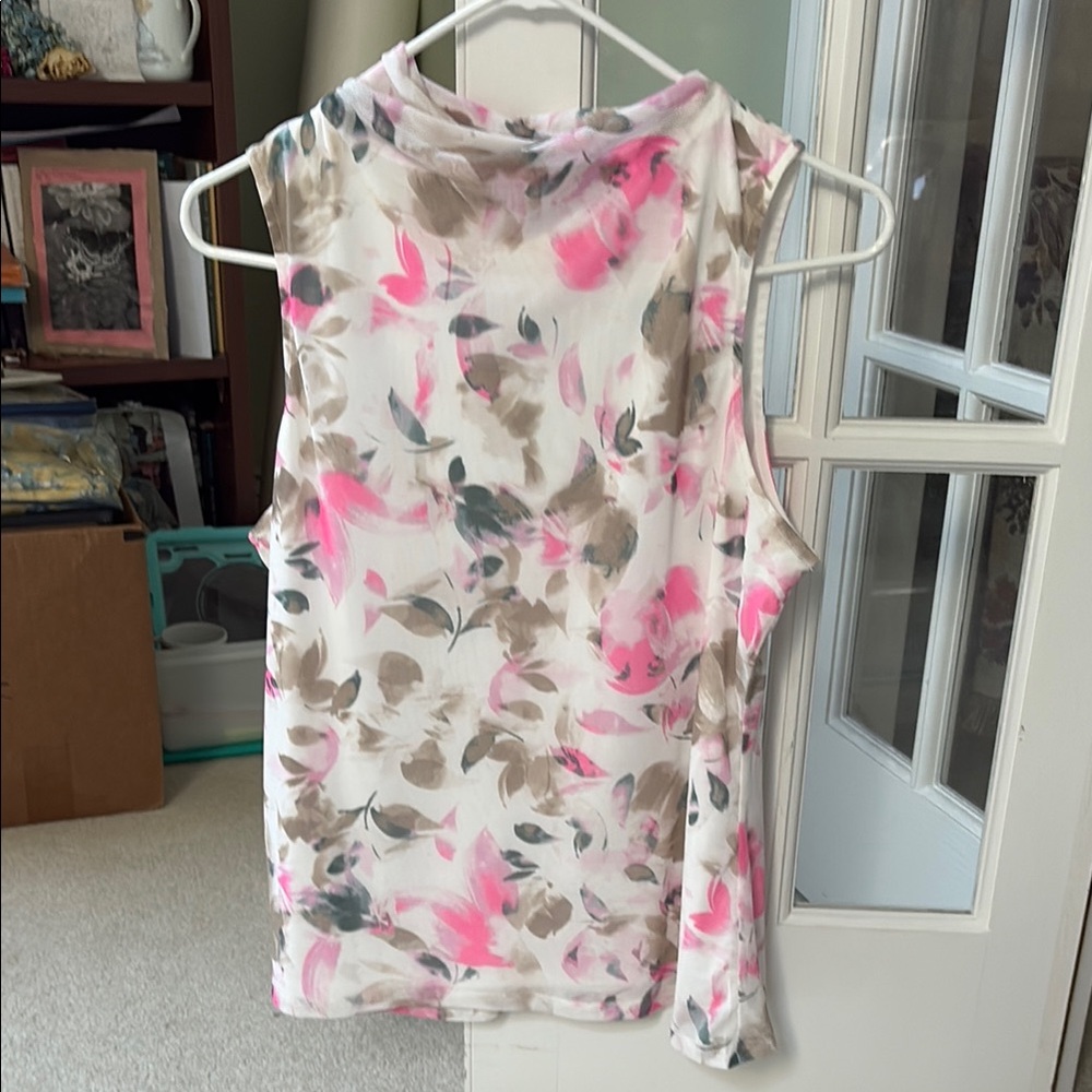Vince Camuto Floral  sleeveless top. Pink and Brown . Lined